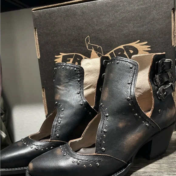 Freebirds Black Studded Ankle Booties NIB NWT - Picture 8 of 8